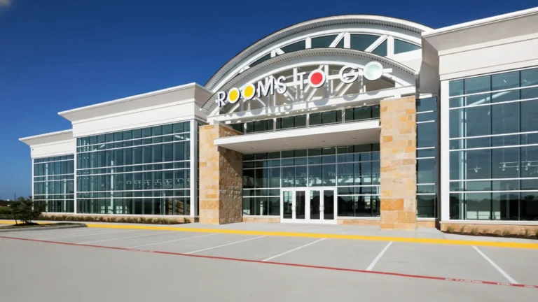 Rooms To Go Retail Center in Houston TX - front entrance exterior, built by Keeton Construction Services