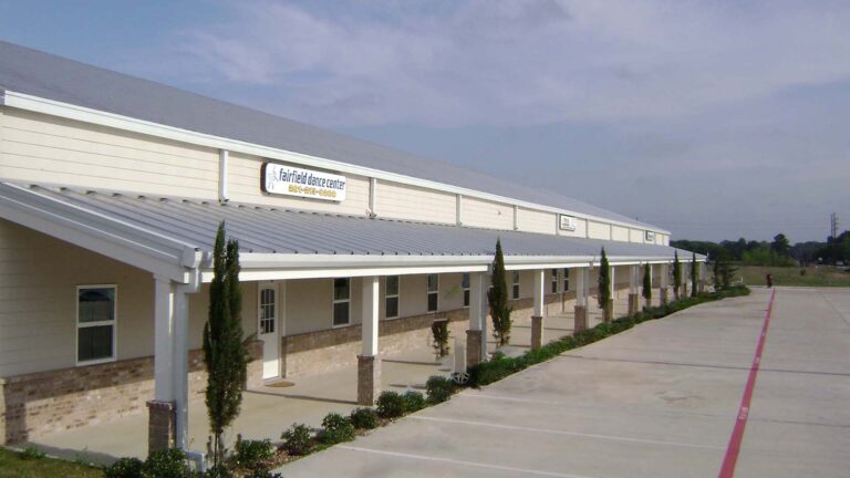 Mueschke Retail and Business Park in Cypress TX - exterior of the retail building with covered walkway and parking area, built by Keeton Construction Services