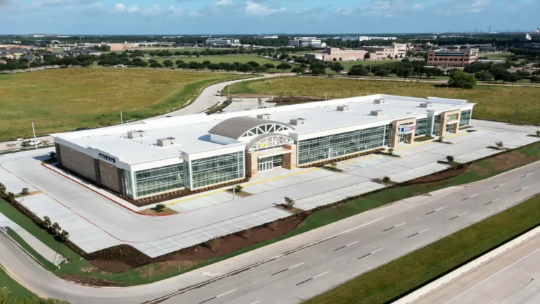 Rooms To Go Retail Center in Houston TX - aerial view of the retail building and surrounding site, Keeton Construction Services