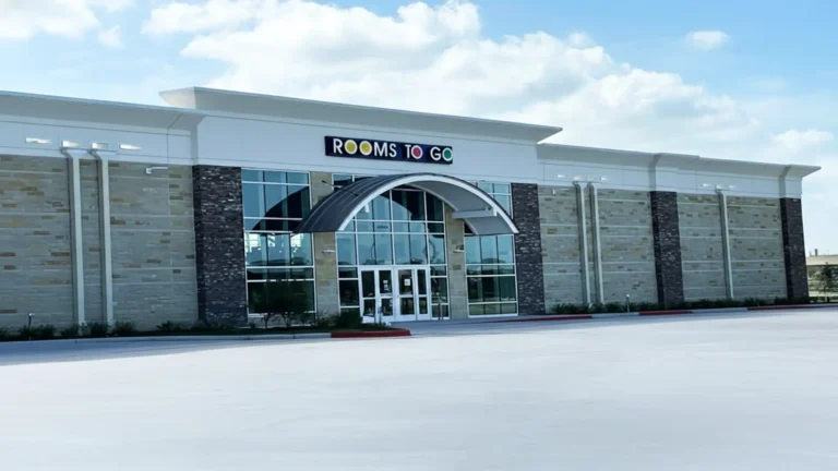 Rooms To Go Retail Center in Houston TX - front exterior of retail building with arched entry canopy, Keeton Construction Services