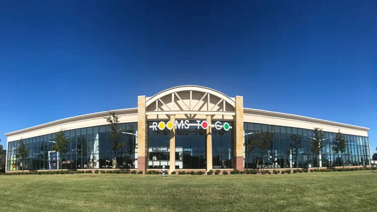Rooms To Go Retail Center in Houston TX - front exterior of retail building with curved glass facade, Keeton Construction Services