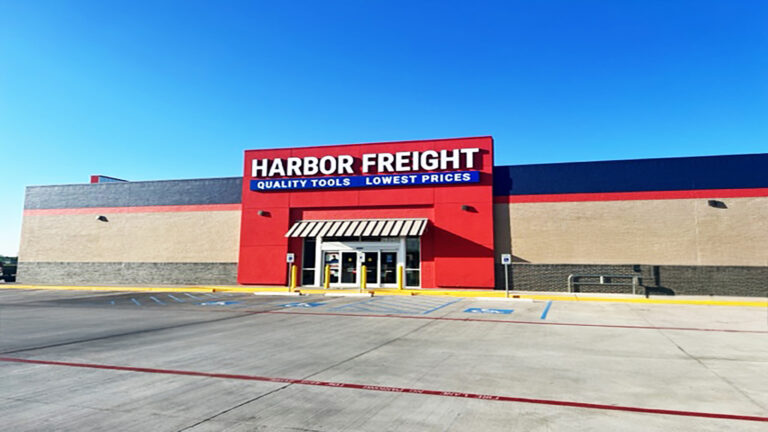 Harbor Freight Rosenberg, TX - front exterior and parking area, Keeton Construction Services project